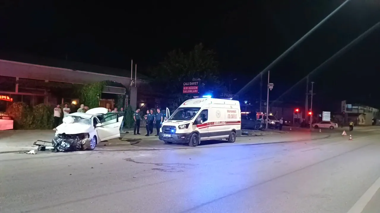 Bursa Nilüfer’de gece yarısı feci kaza 2 kişi hayatını kaybetti