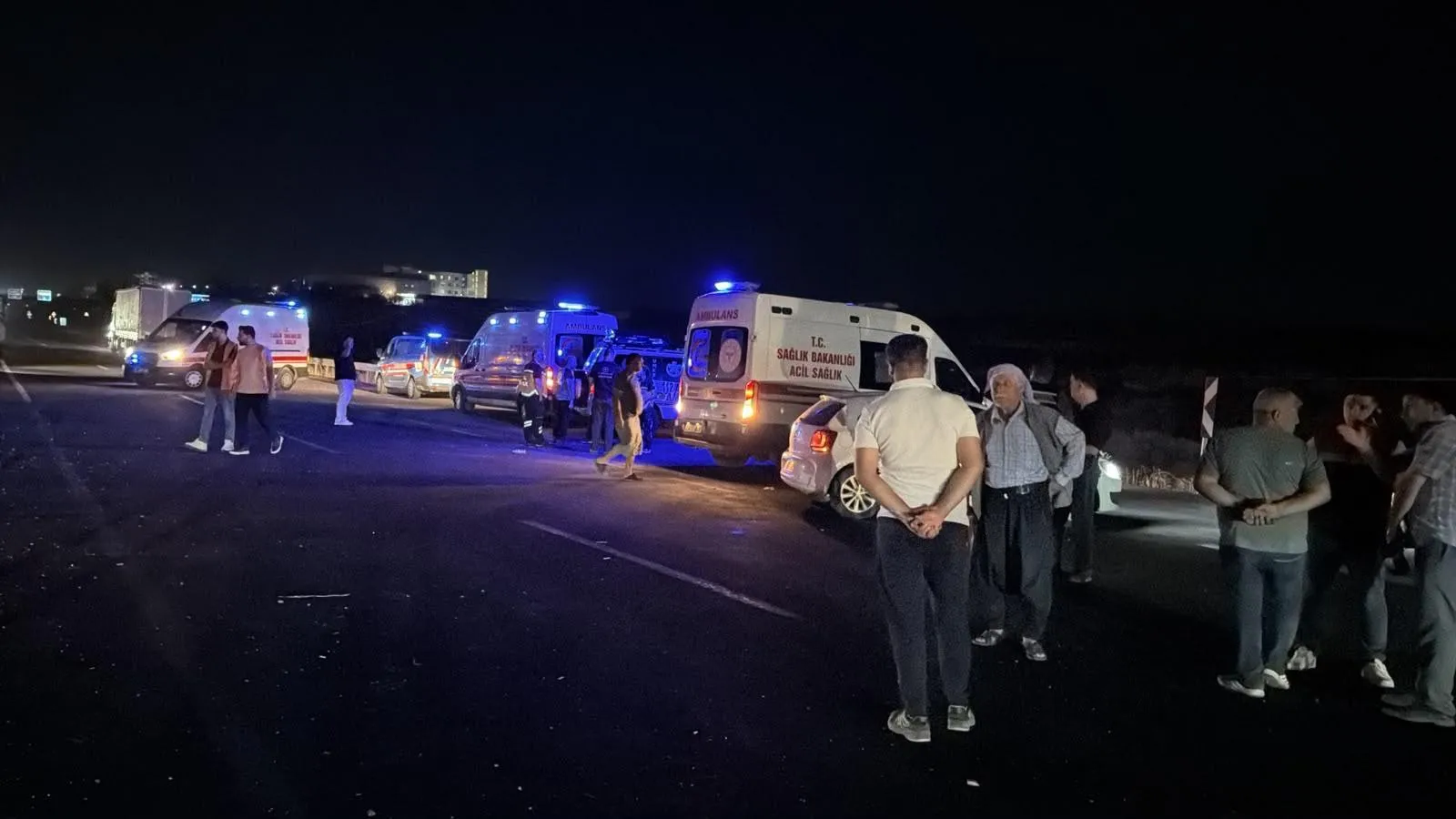 Malazgirt dönüşü Siverek'te zincirleme kaza 13 yaralı