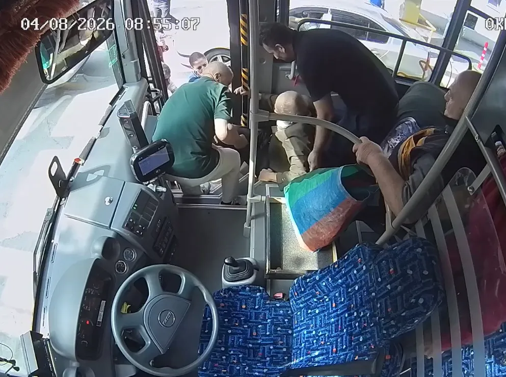 Trabzon'da otobüs şoförü fenalaşan yolcuyu hastaneye yetiştirdi