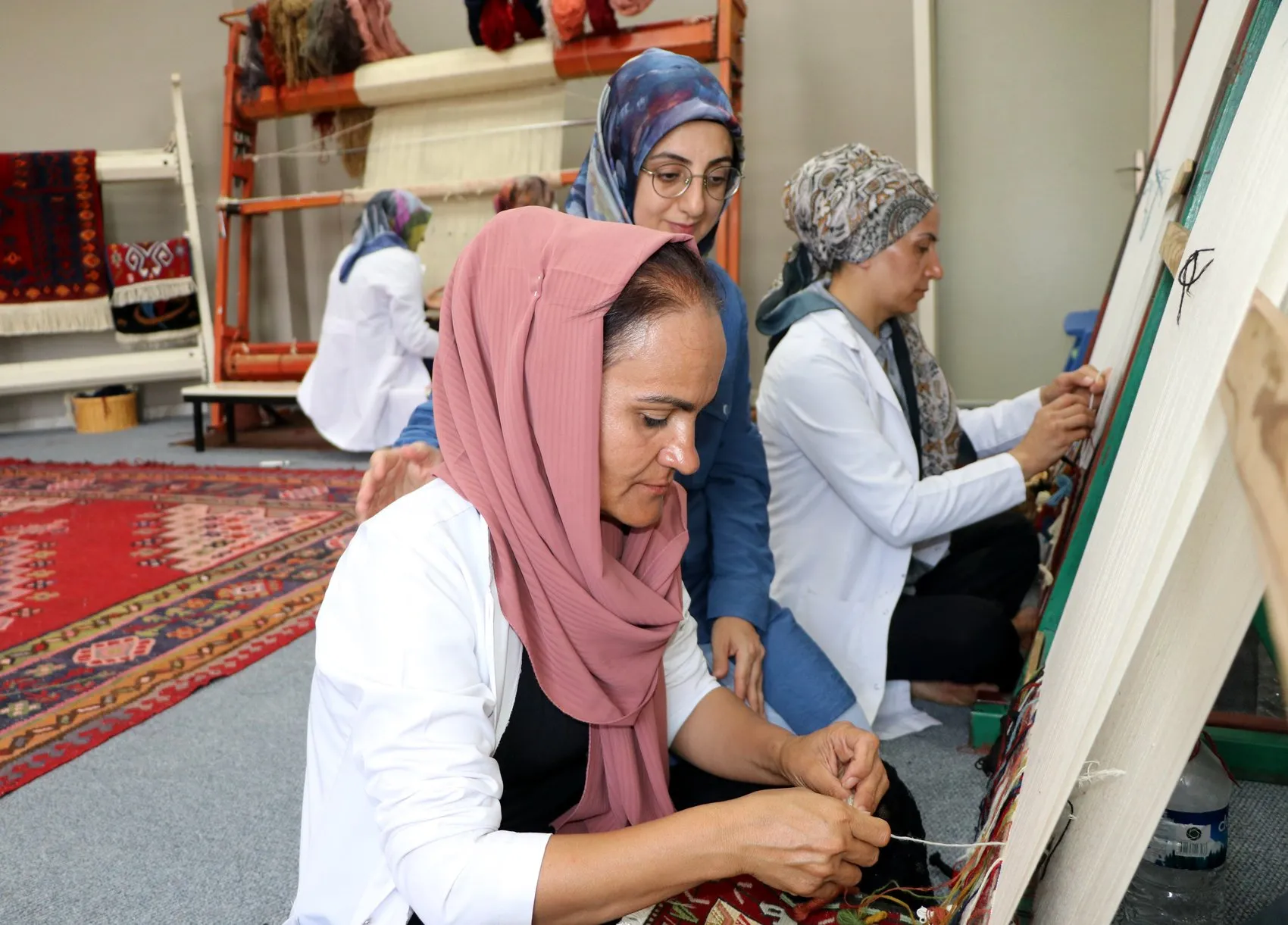 Van'da kaybolmaya yüz tutan dokuma sanatı yeniden tezgahta