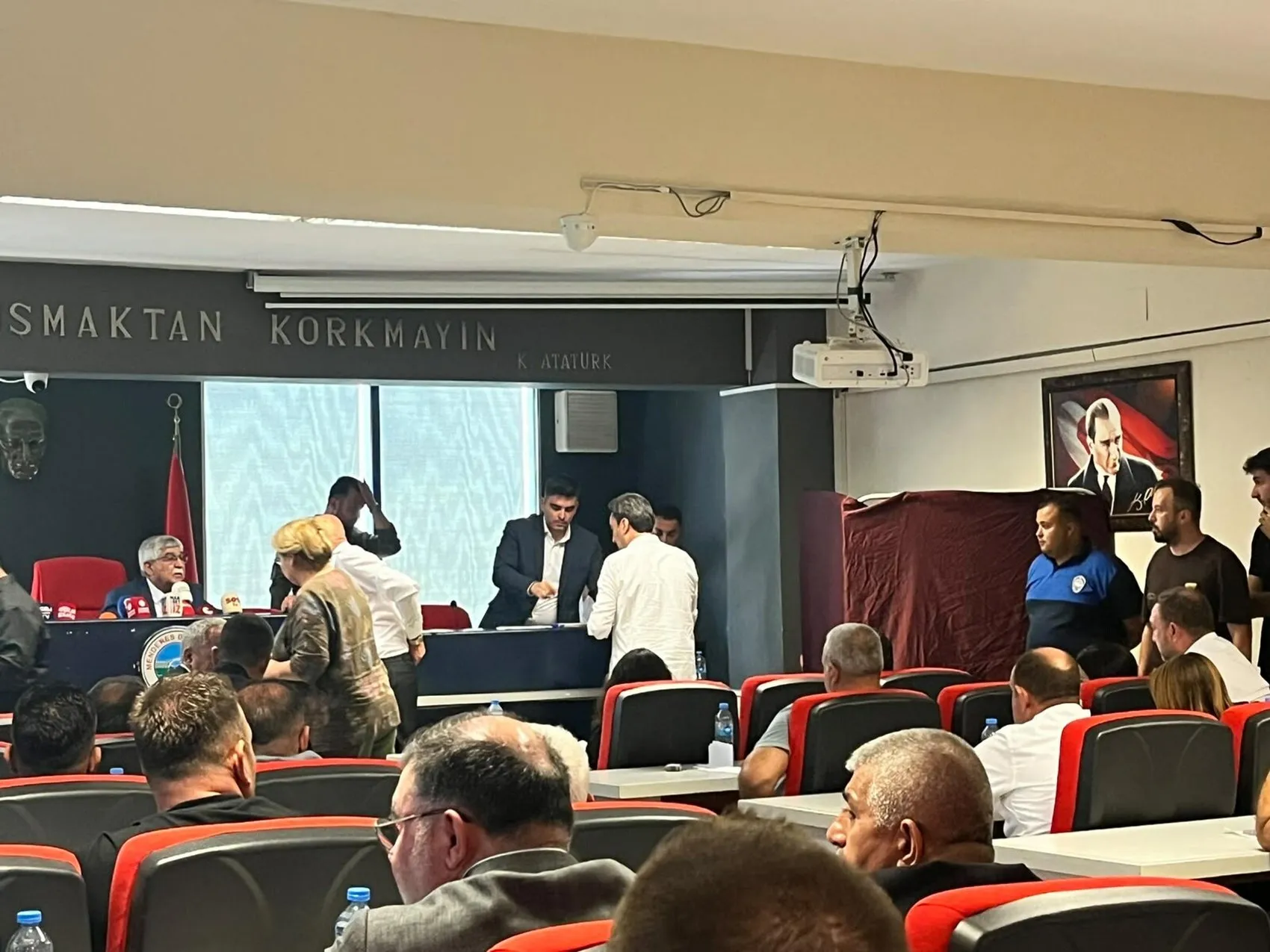 Menderes Belediyesi'nde yeni dönem Asuman Şen başkan vekili seçildi