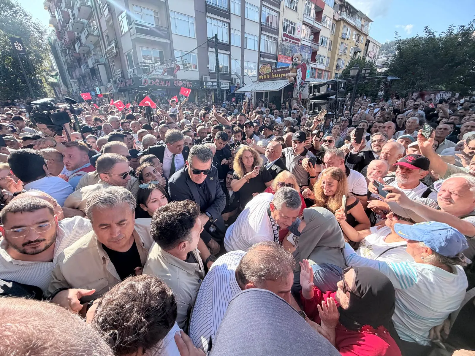 Kocaeli'de halkın bağışıyla alınan seçim otobüsüyle ilk adım İktidara yürüyeceğiz