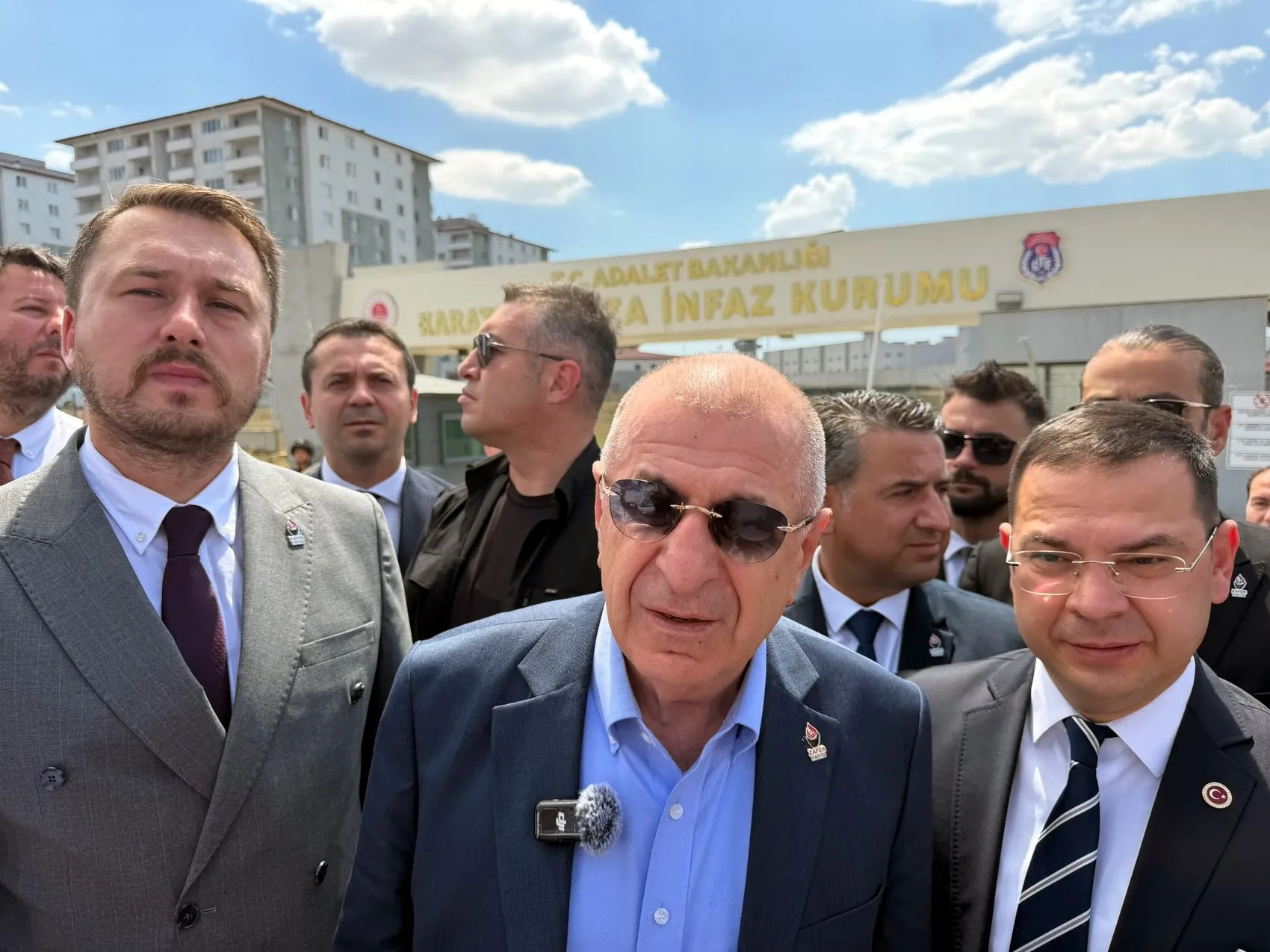 Ümit Özdağ cezaevinde Sinem Dedetaş ve Oğuzhan Uğur ile görüştü