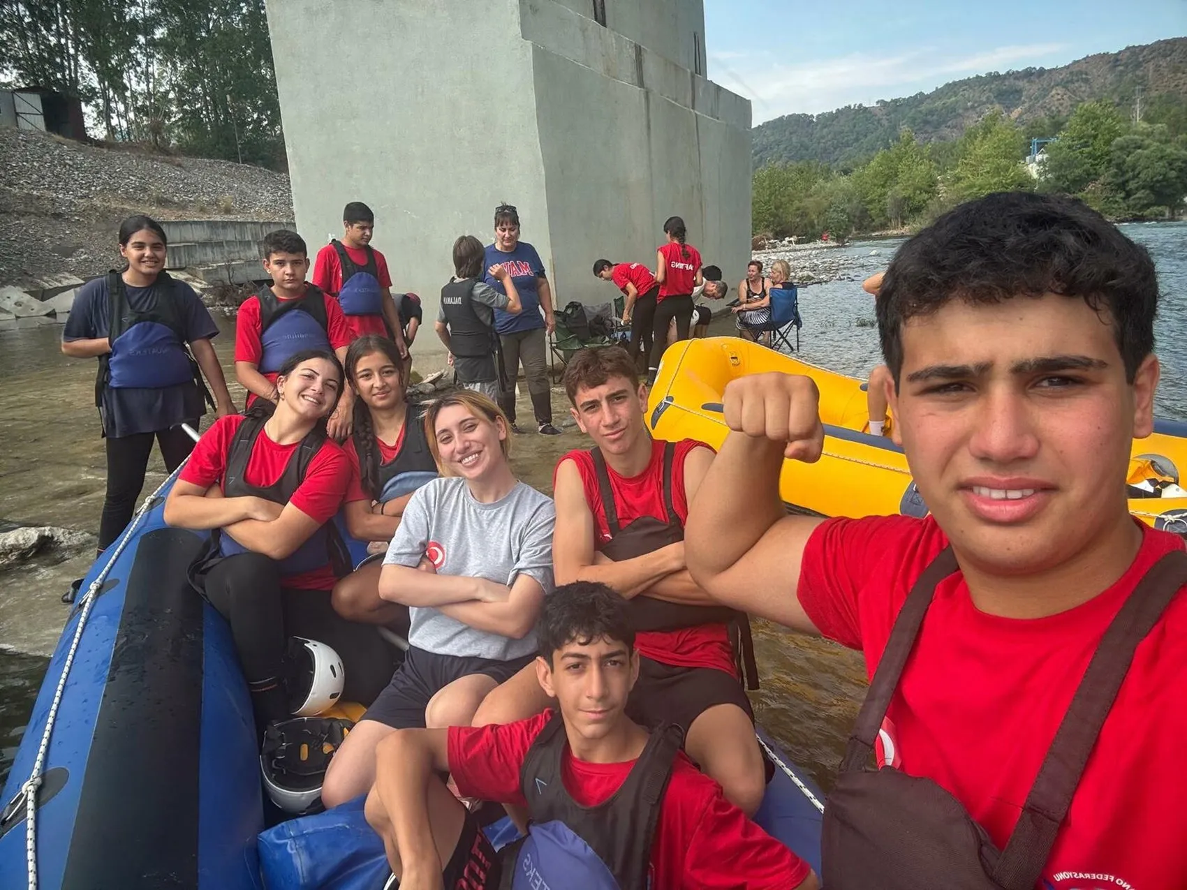 Dalamanlı öğrencilerin rafting başarısı teknoloji bağımlılığını bitirdi