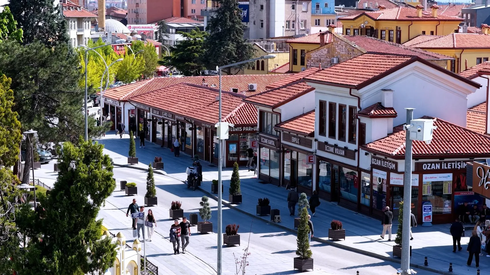 Çorum'un kalbi yenilendi Bakan Kurum meydanın yeni halini paylaştı