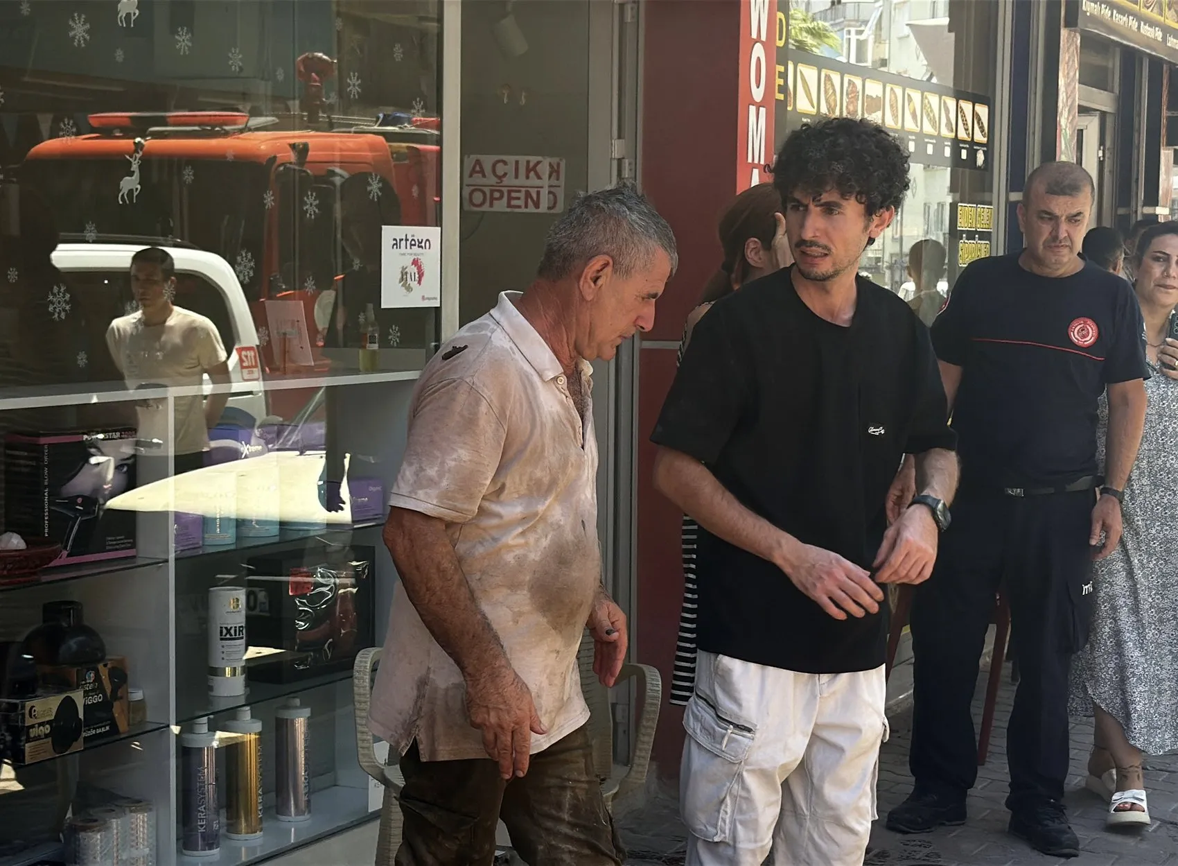 Antalya’da basit bir kaynak çalışması 4 katlı binayı yangın yerine çevirdi