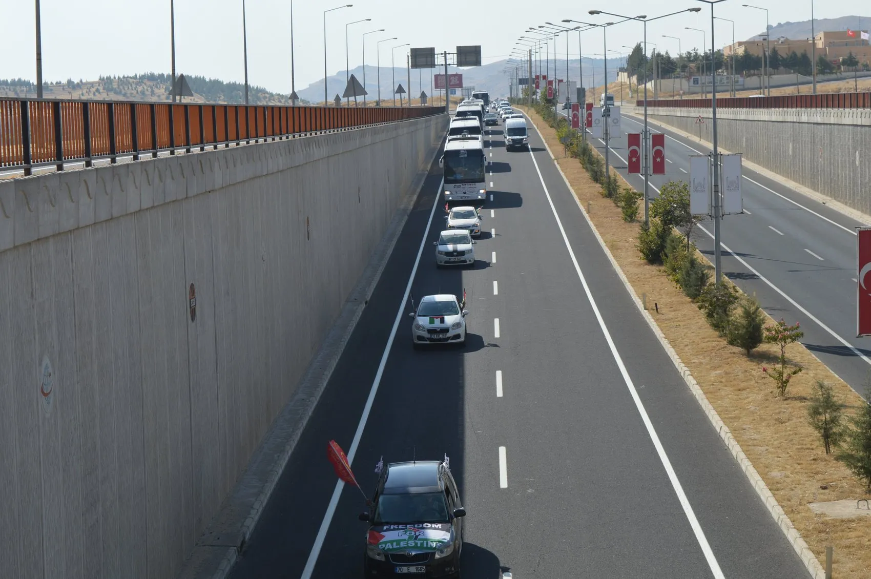Filistin'e destek konvoyu sınır yolunda