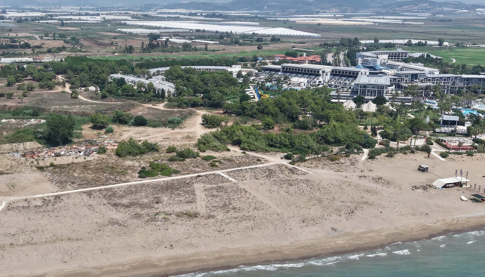 Kaplumbağa yuvalarını çöplüğe çeviren otele dev ceza