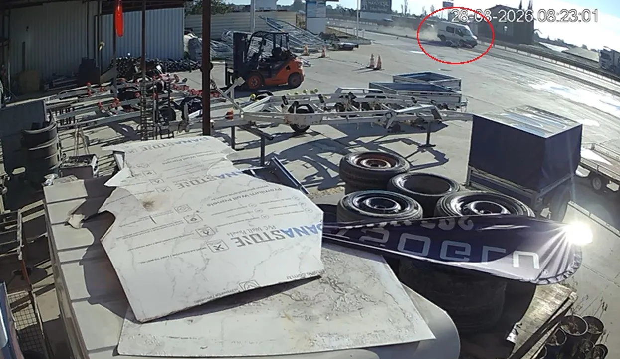 Sabahın Erken Saatlerinde Feci Kaza Motosiklet Sürücüsü Aracın Altında Sürüklendi