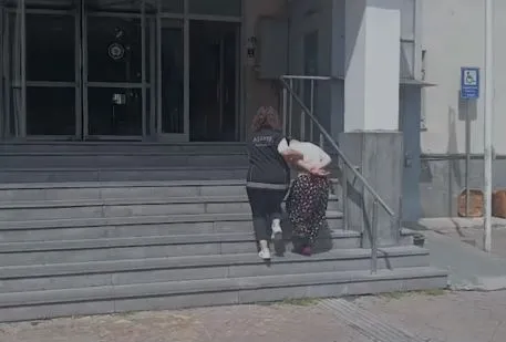 Polis 33 yıl cezalı kadını evinde yakaladı