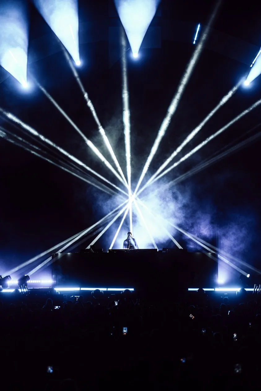 Tiësto İstanbul’u elektronik müzikle salladı