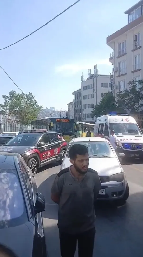 Kağıthane’de dikkatsiz sollama zincirleme kazaya neden oldu?
