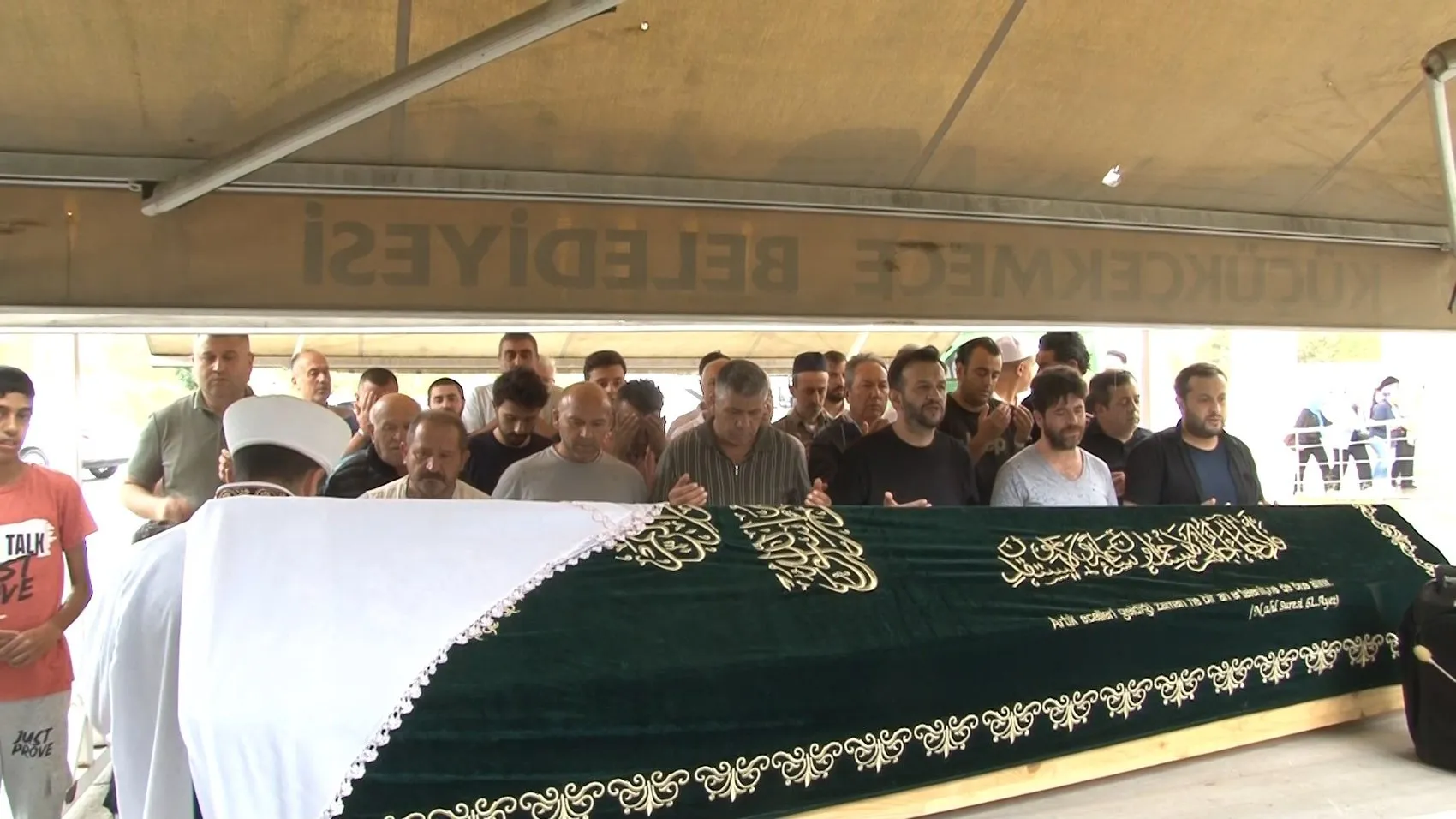 Zeytinburnu'nda feci kaza Hayatını kaybeden Mürvet Tolon son yolculuğuna uğurlandı