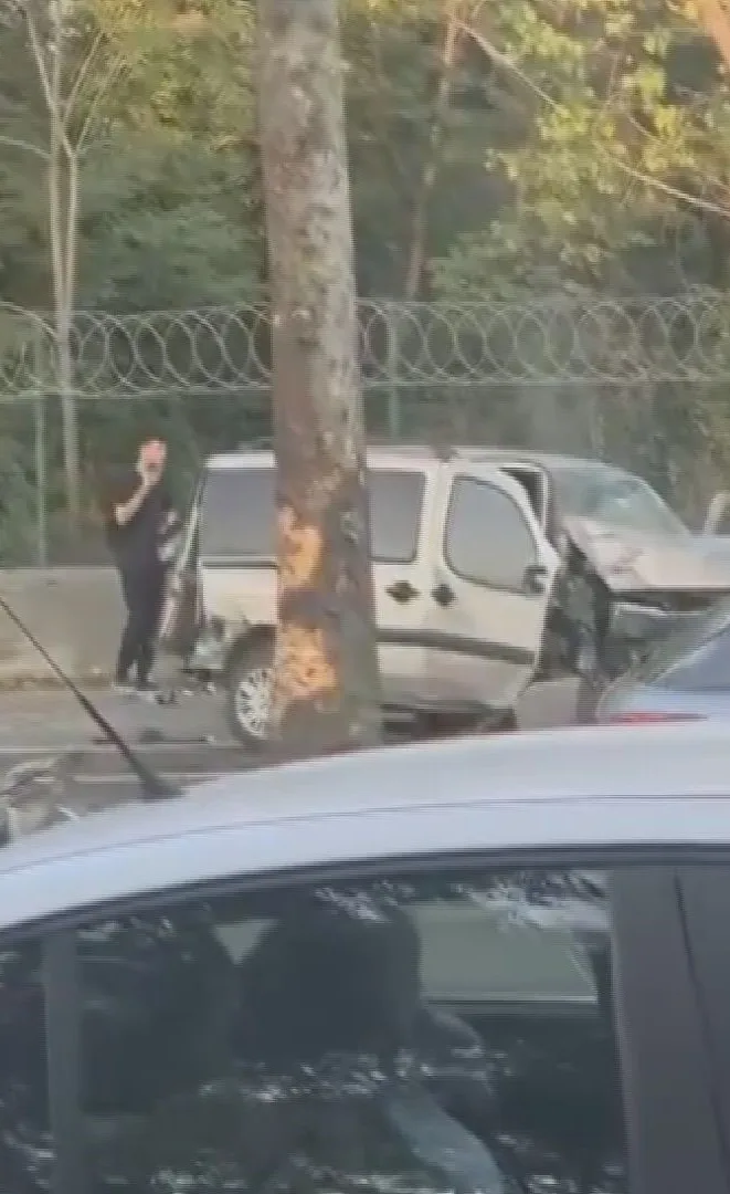 Sarıyer'de dört aracın karıştığı trafik kazası trafiği kilitledi