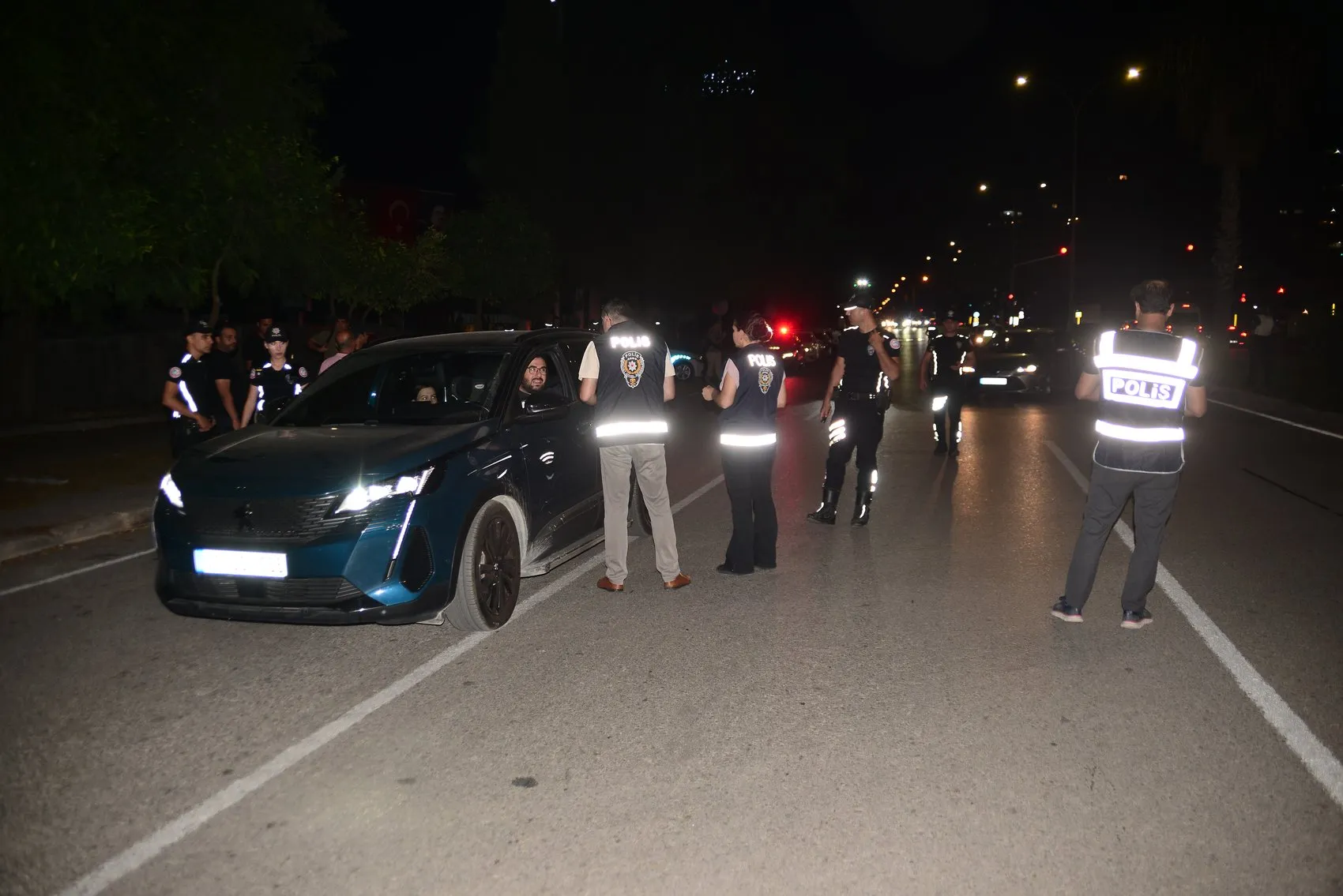 Adana'da dev güvenlik operasyonu 1615 polis sahada, 35 aranan yakalandı