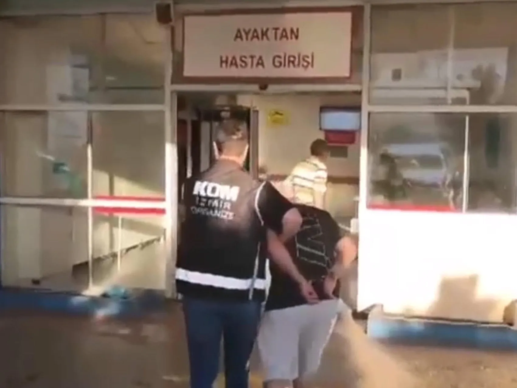İzmir merkezli sosyal medya operasyonunda 3 kişi cezaevine gönderildi