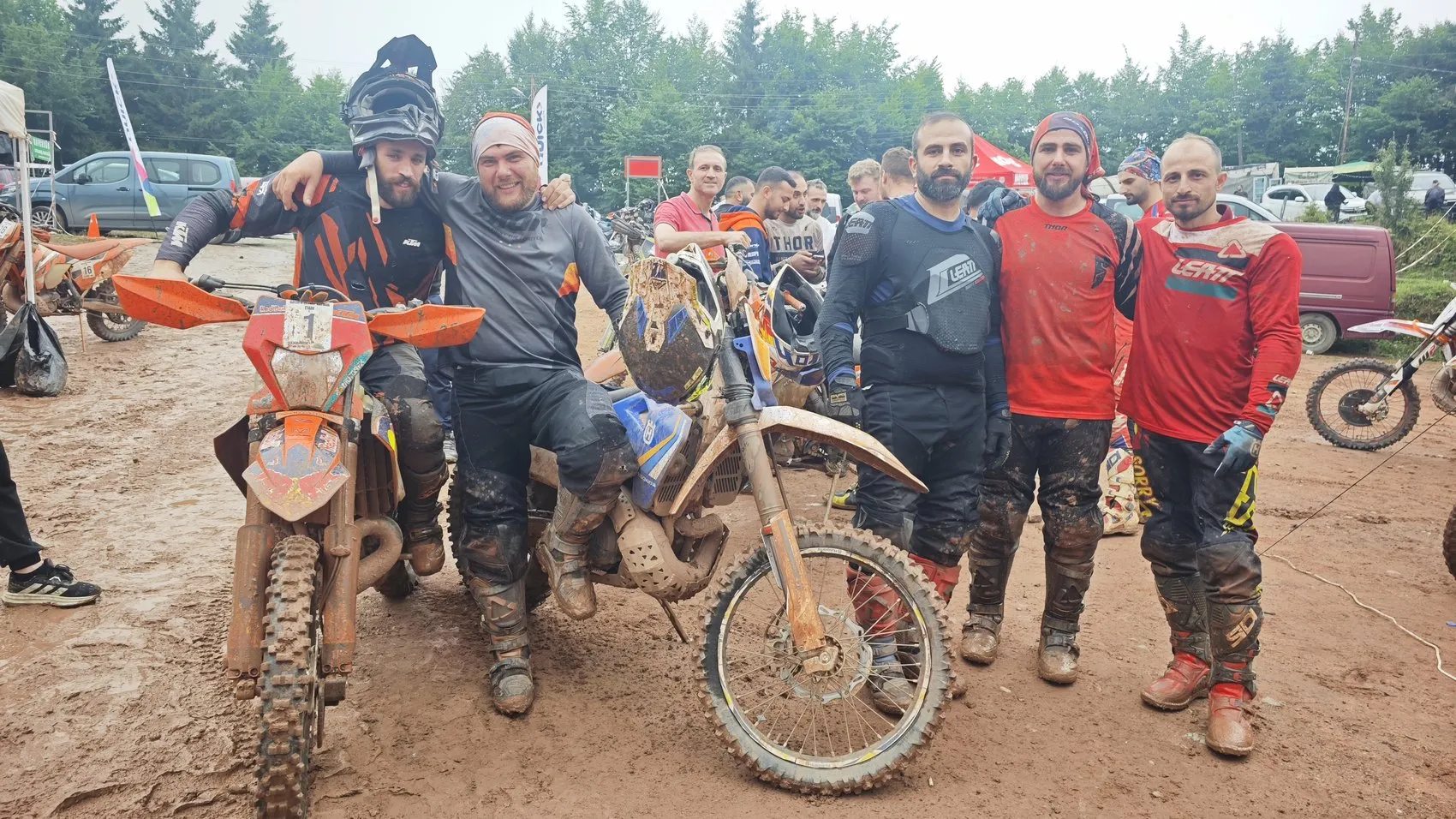 Artvin’in zirvesinde çamur ve adrenalin dolu enduro kapışması