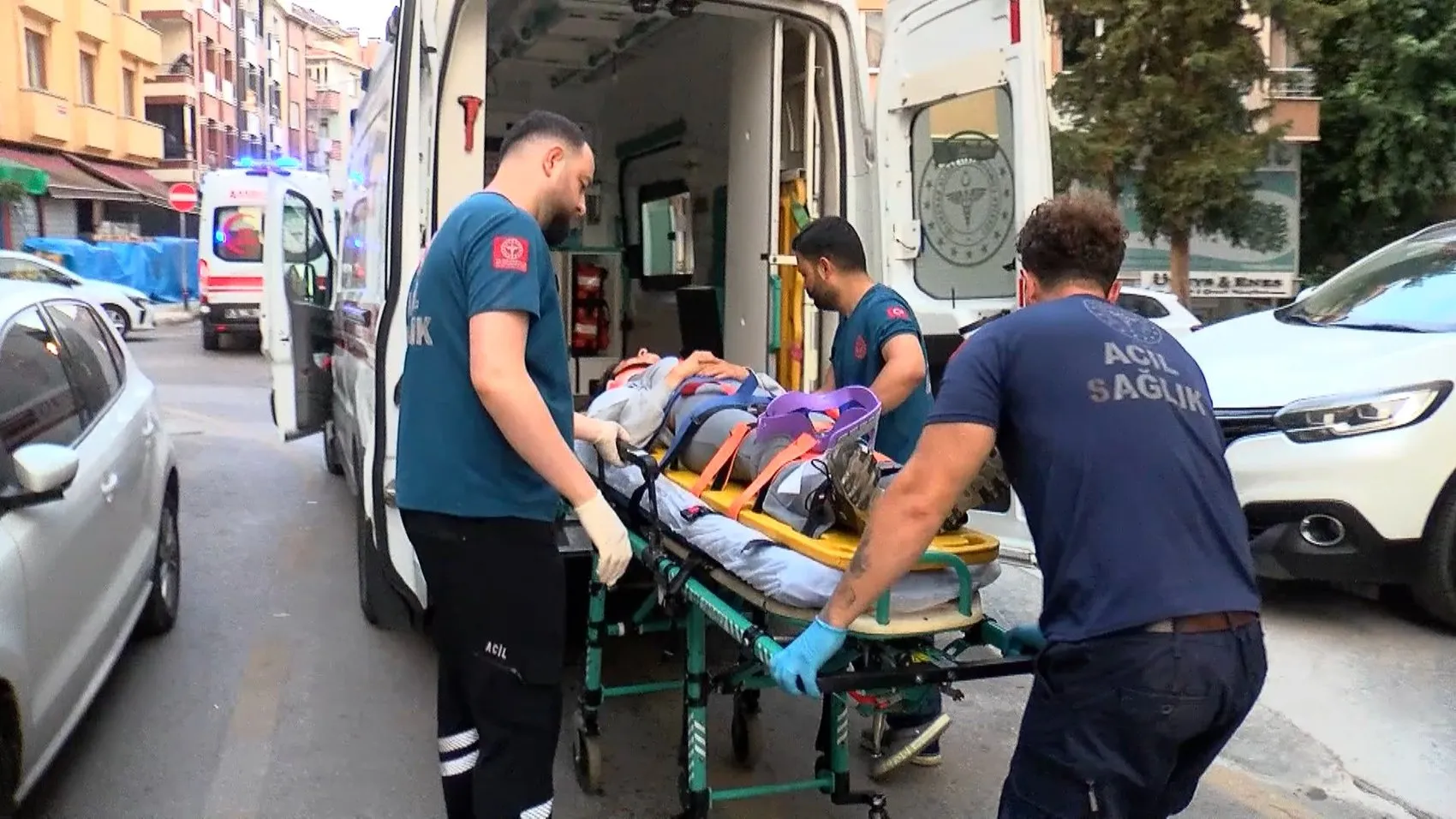 Ümraniye'de sabah saatlerinde araçlar birbirine girdi