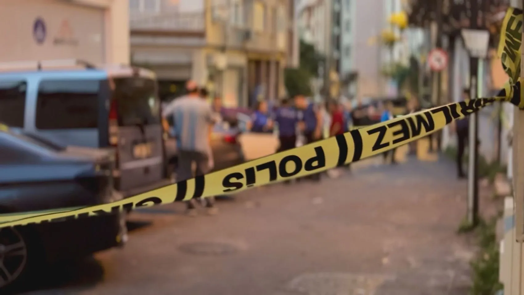 Şişli’de terk edilmiş binadan yayılan ağır koku polisi harekete geçirdi