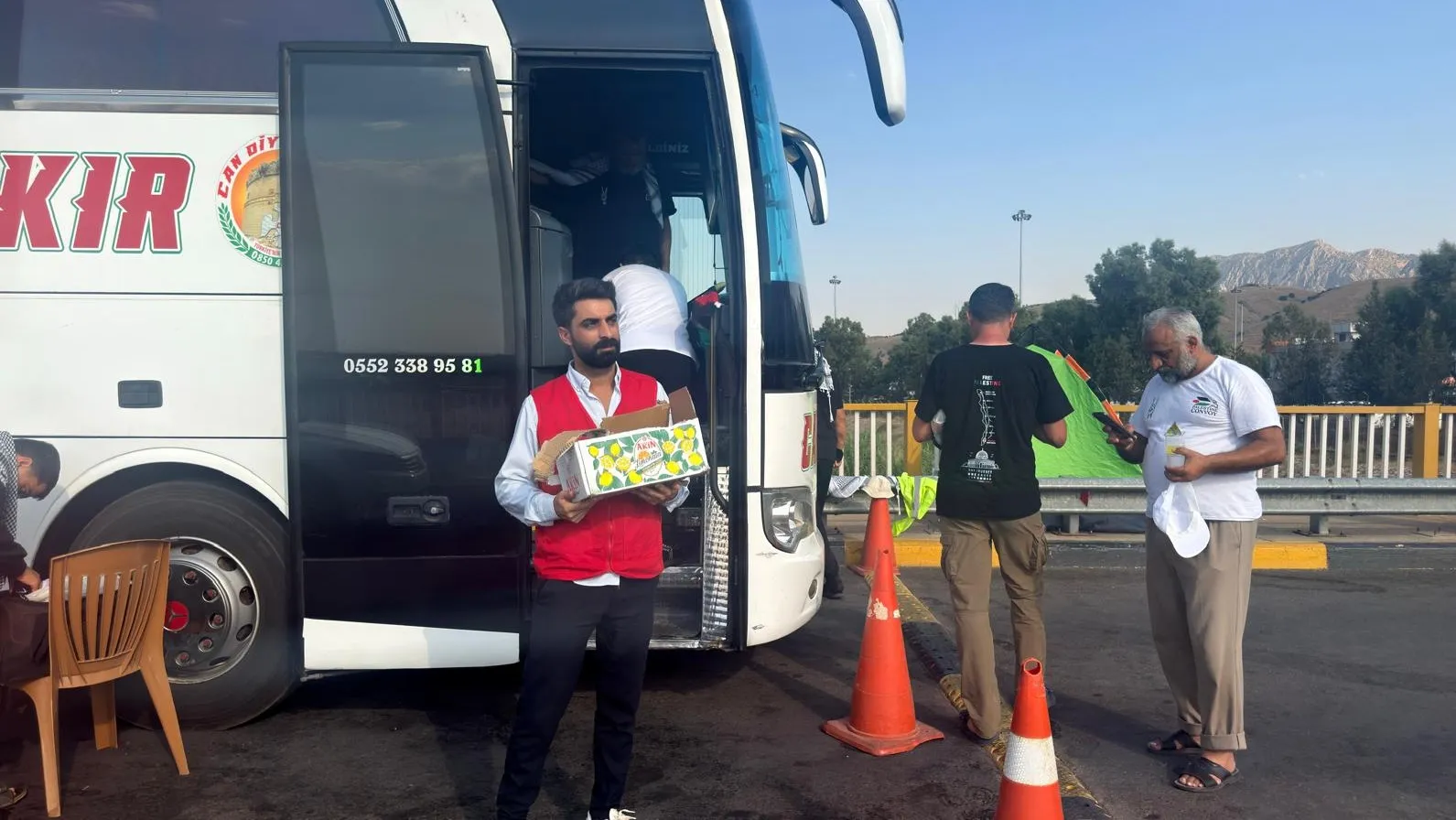 Sınırda mahsur kalan Filistin konvoyuna Kızılay’dan destek