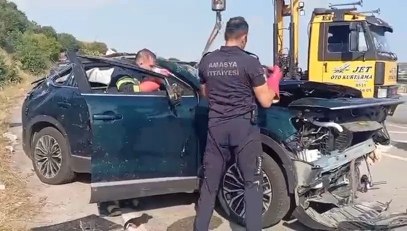 Amasya'da direksiyon hakimiyetini kaybeden sürücü kaza yaptı