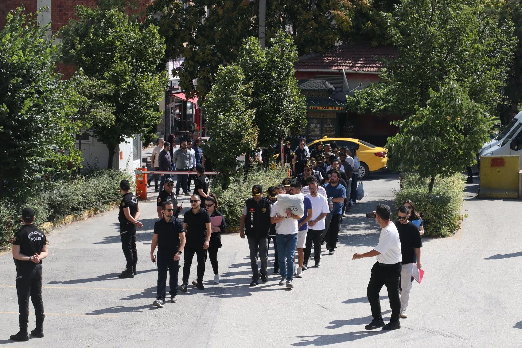 Modem yalanıyla 801 kişiyi dolandıran şebekeye operasyon