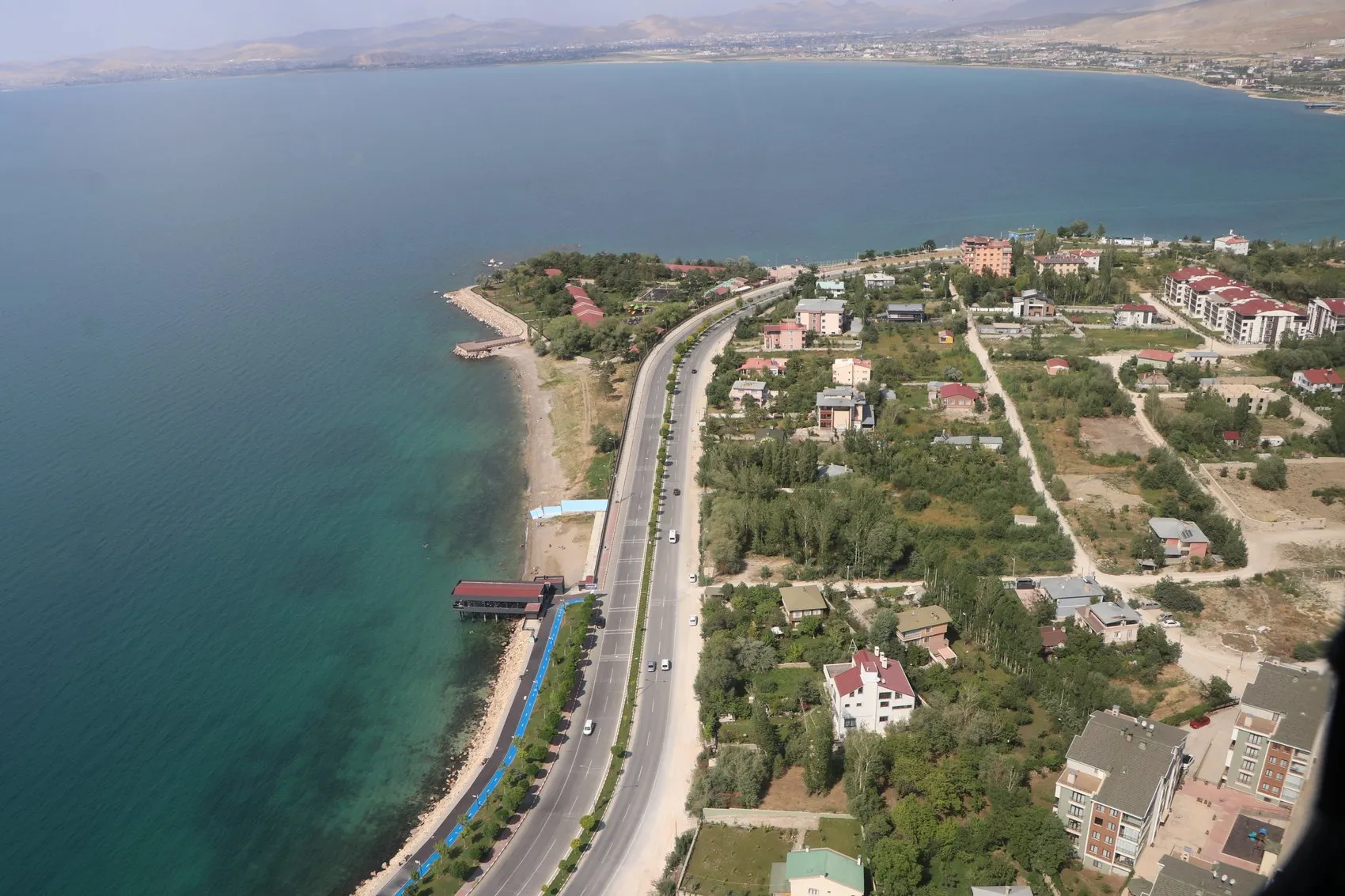 Van Gölü’nde yavru inci kefali bereketi yaşanıyor