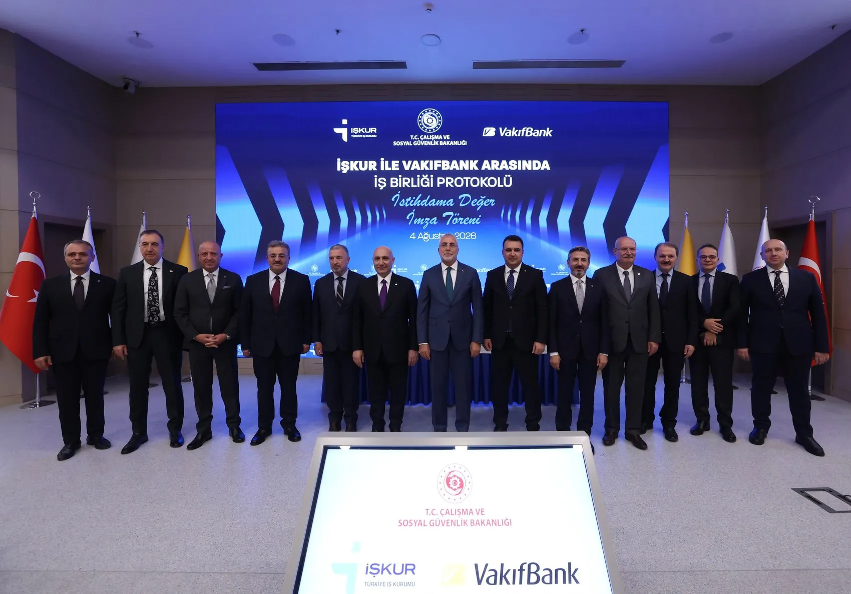 Gençlere ve kadınlara yeni istihdam kapısı açılıyor