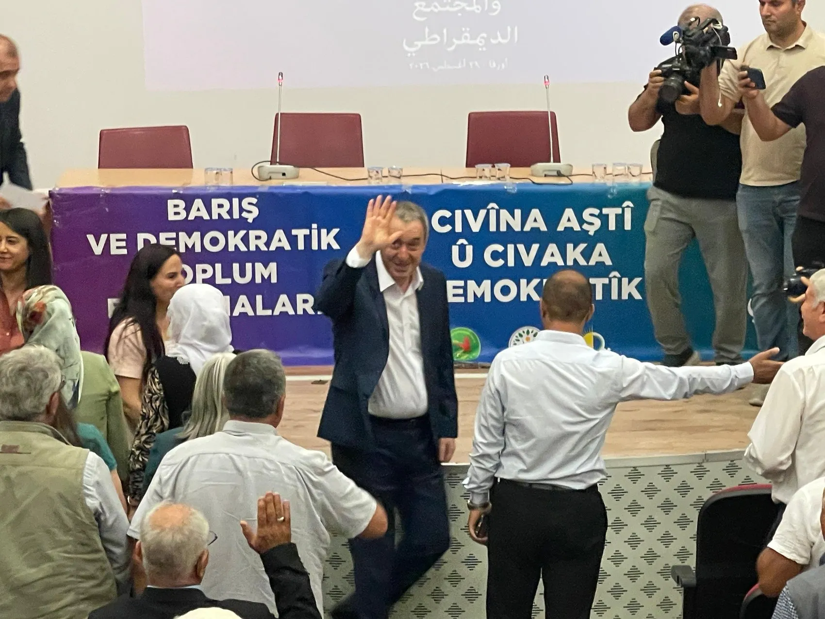 Şanlıurfa'da DEM Parti Eş Genel Başkanı Bakırhan 'Kürt meselesi siyasi zeminde çözülmeli'