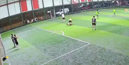 Avcılar'da genç futbolcu halı sahada hayatını kaybetti