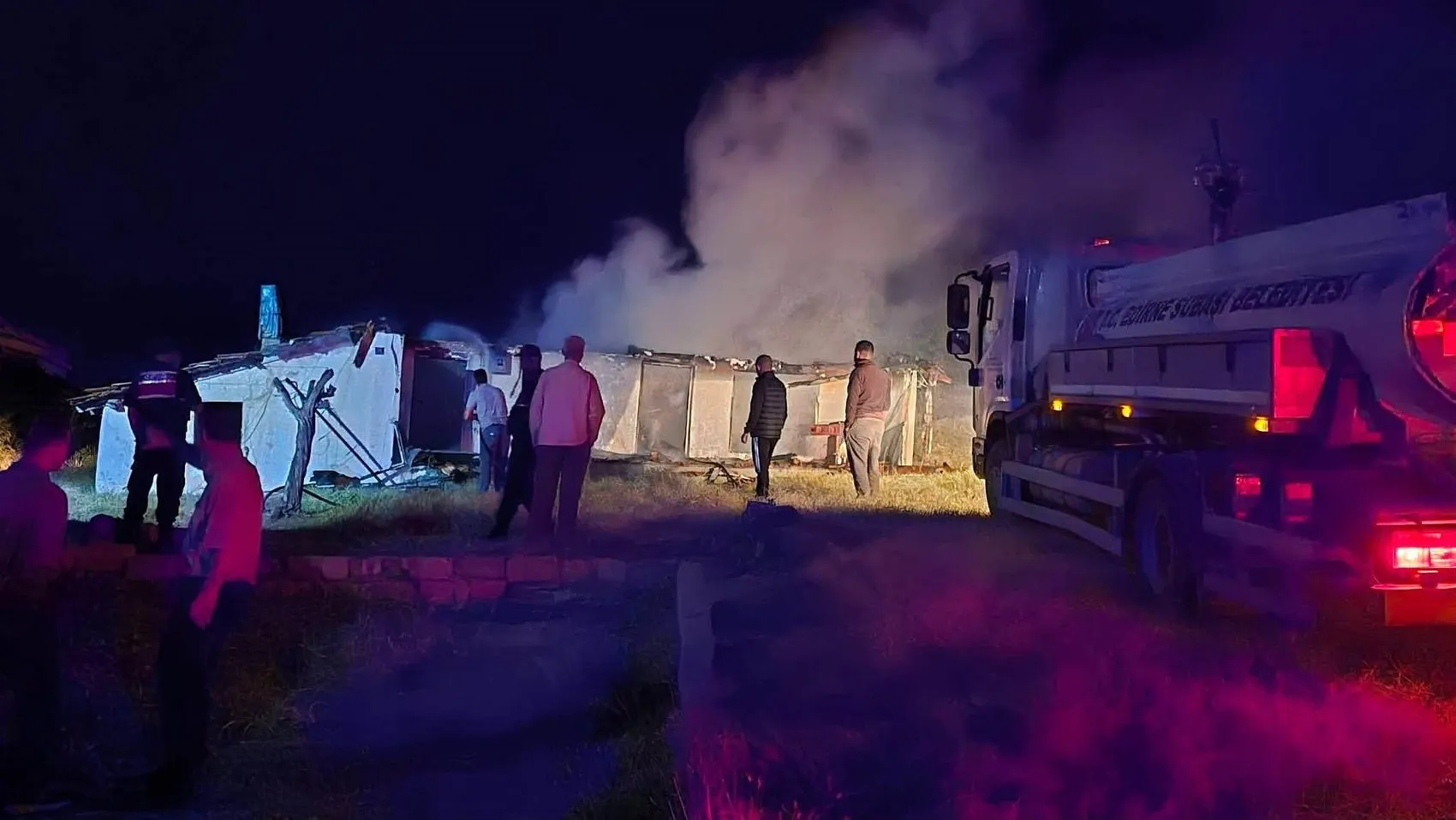Edirne Meriç'te bir ev elektrik kontağı yüzünden kül oldu