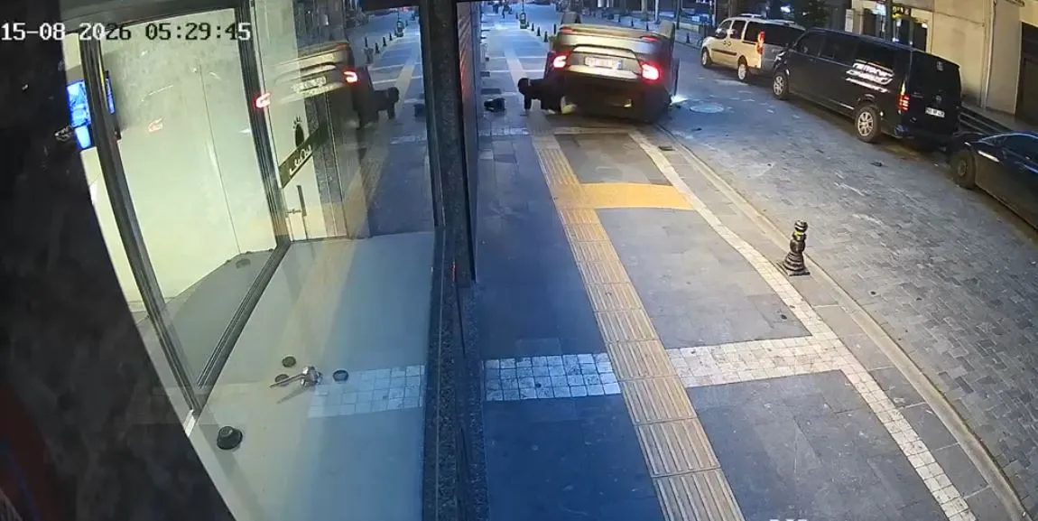 Akçaabat'ta kontrolden çıkan otomobil takla atarak ters döndü