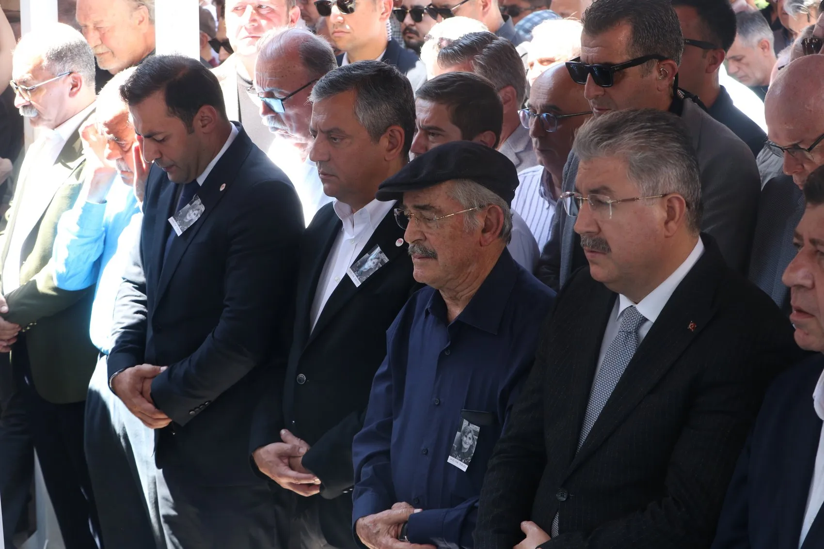 Özgür Özel Eskişehir'de acılı gününde Büyükerşen'i yalnız bırakmadı