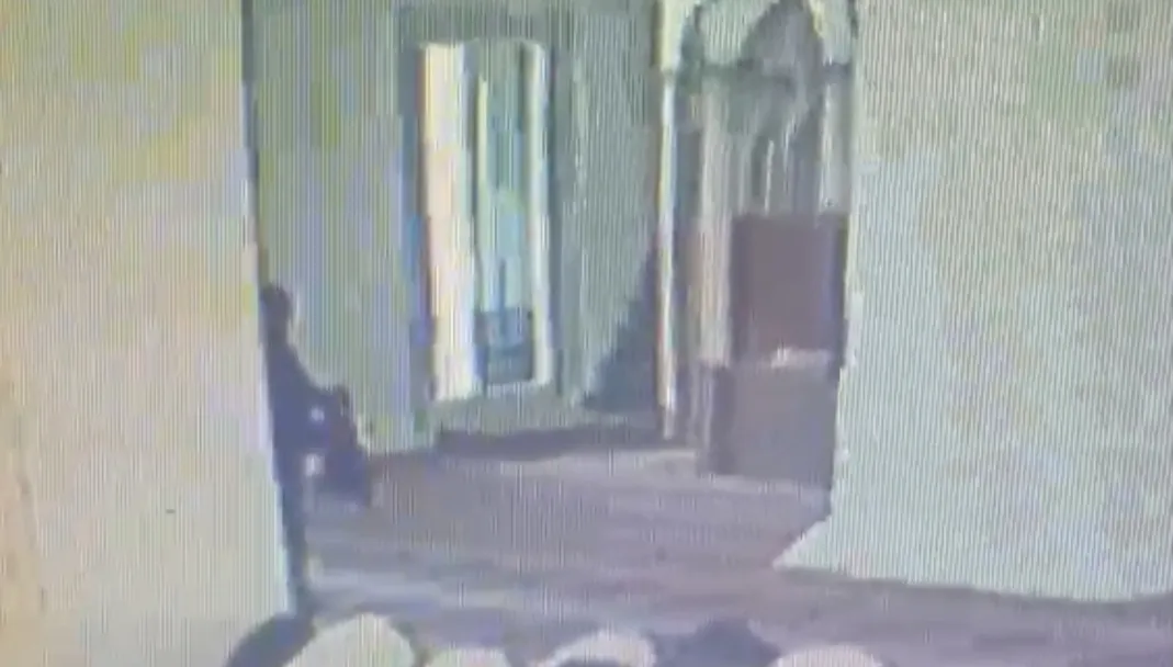 Fatih'te camide namaz kılan vatandaşın 450 bin liralık birikimi çalındı