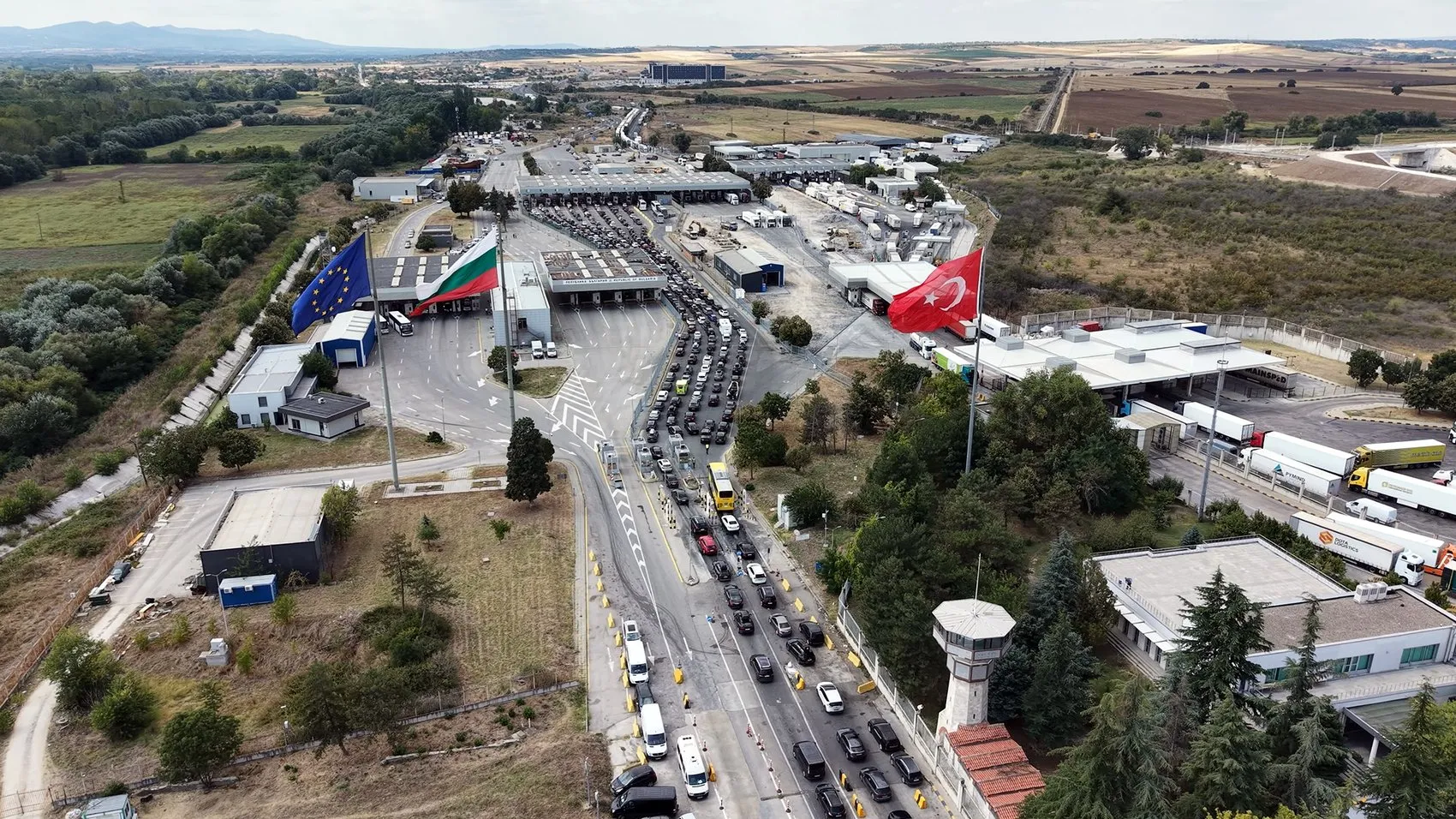 Edirne'de gurbetçi dönüşünde Kapıkule'den 5 bin 587 araçla son 3 yılın rekoru