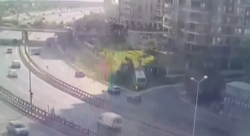 Zeytinburnu'nda İETT otobüsü site duvarına çarptı 1 ölü, 17 yaralı