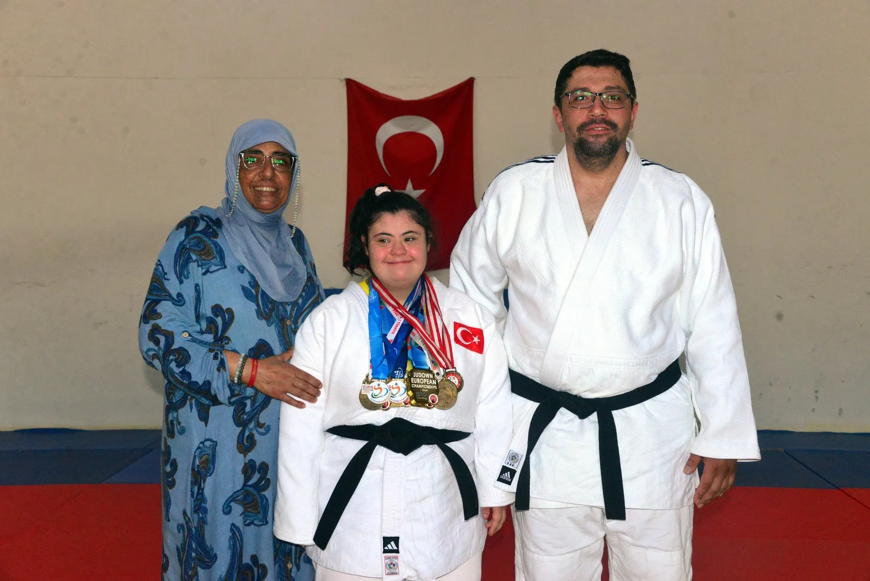 Savunma içgüdüsüyle başladığı judoda zirveye çıktı: Zeynep Sude'nin altın madalya serüveni