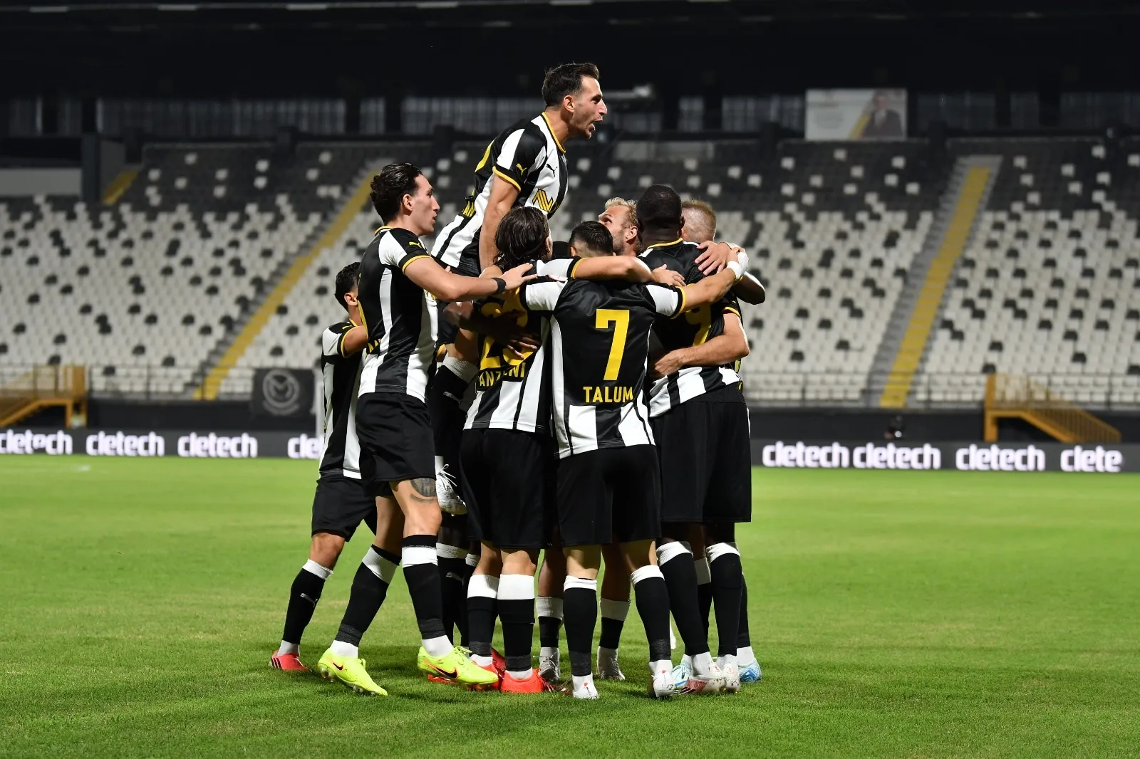 Manisa FK ve Van Spor karşılaşmasından kareler