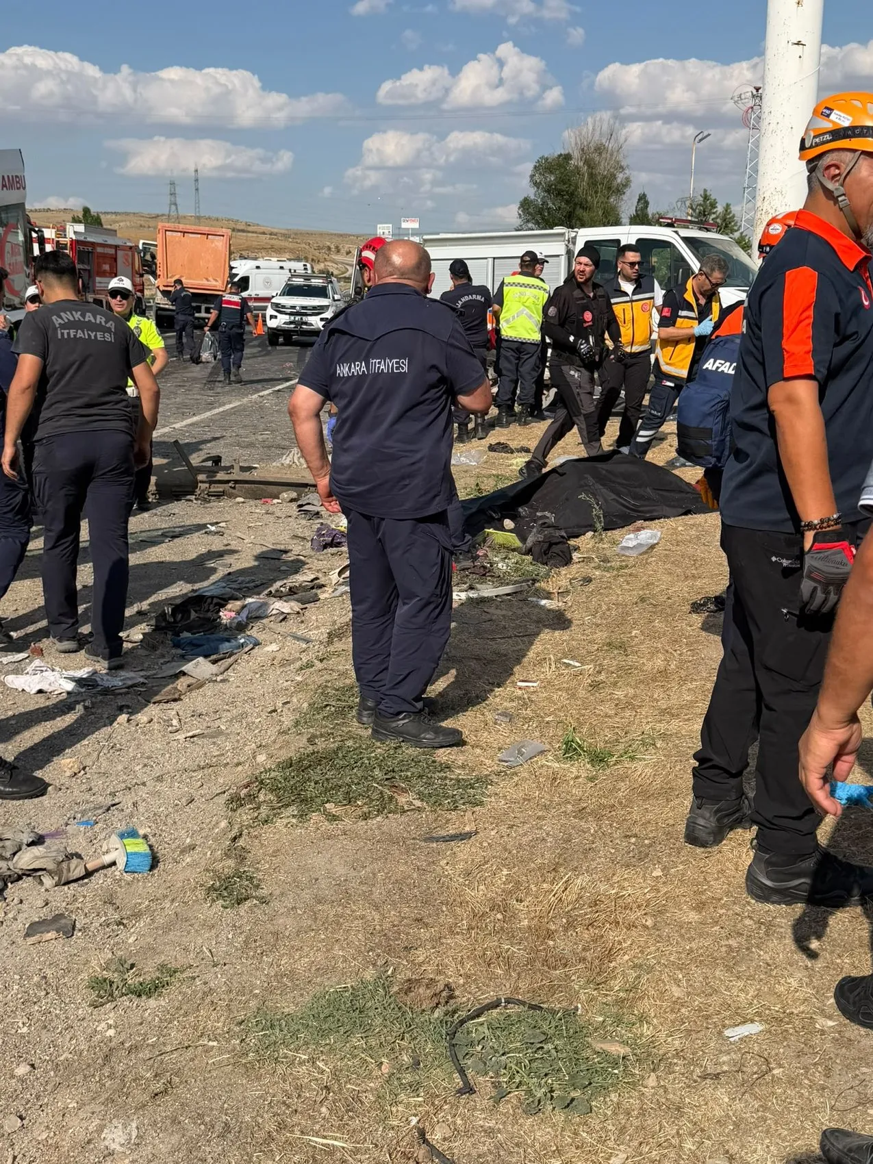 Ankara Temelli yolunda zincirleme kaza 17 canı etkiledi