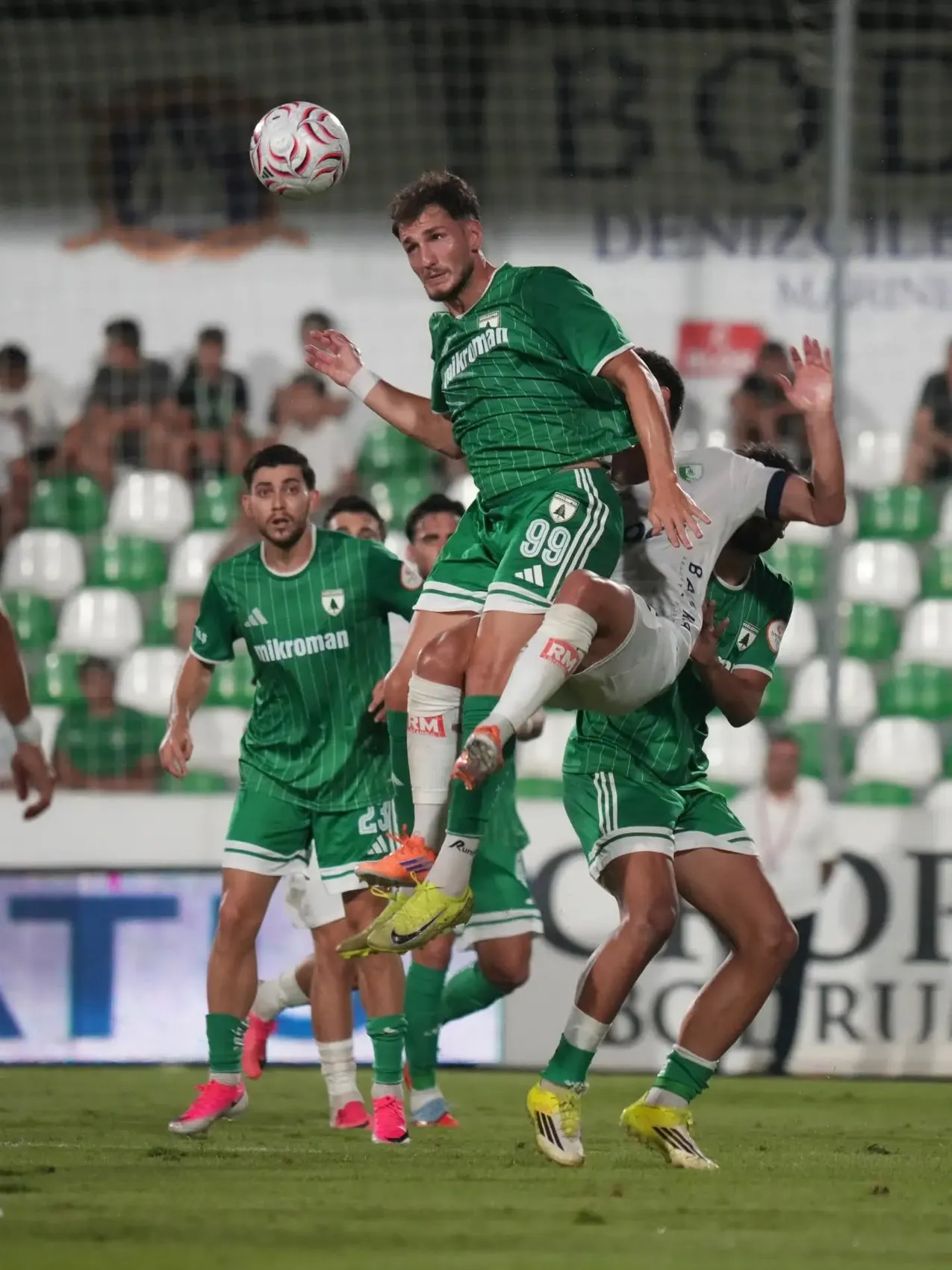 Muğlaspor derbide puanı kaptı ama gol yollarında tıkandı