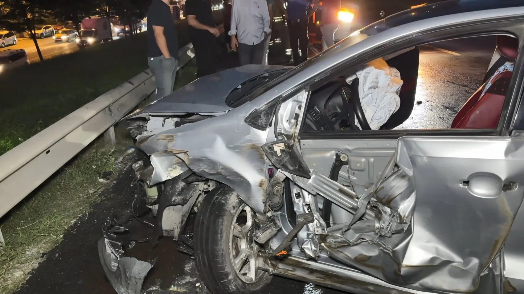 Esenyurt O-3 TEM Bağlantı Yolu'nda Felaket Anı 11 Araç Birbirine Girdi, 2 Kişi Ağır Yaralı