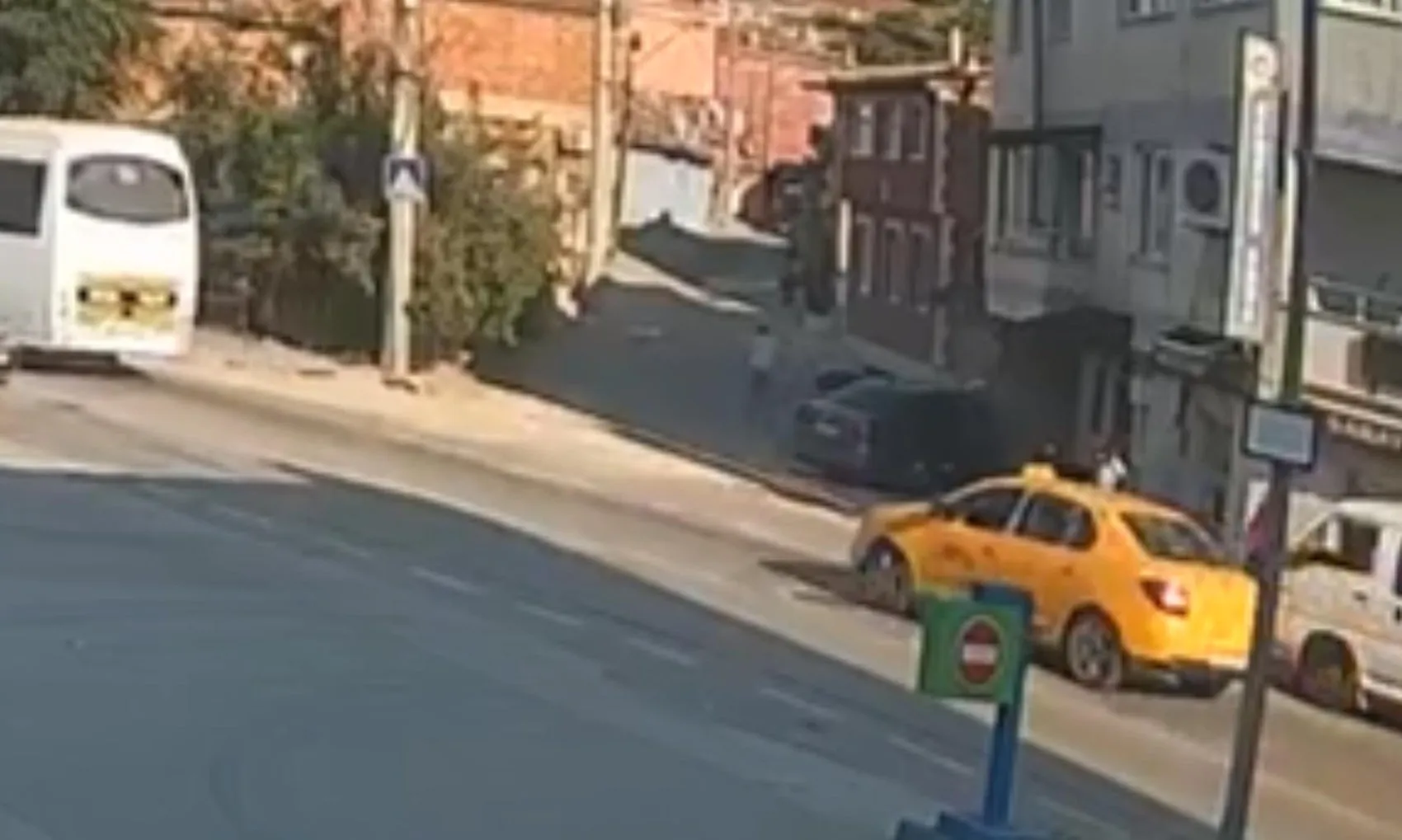 Edirne'de polisten kaçan göçmen araçları kaza yaptı