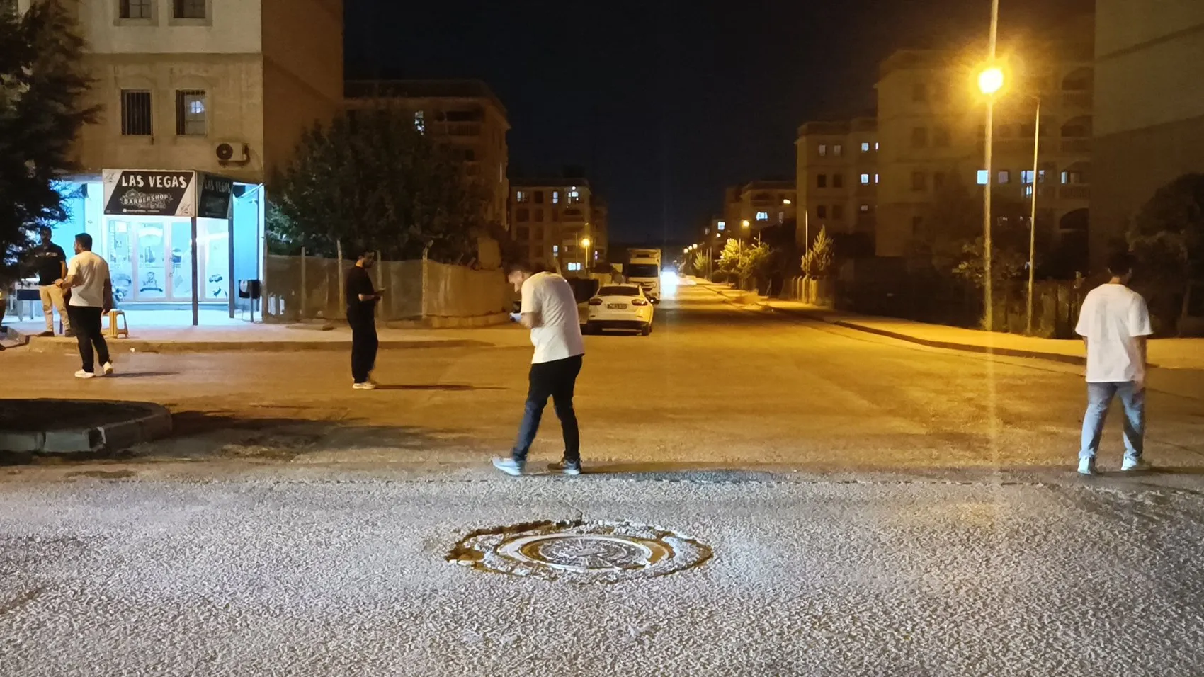 Motosikletli maskeli iki kişi Nusaybin'de dükkanı taradı