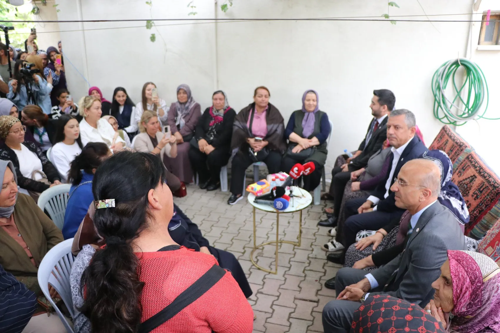 Kayseri'de esnaf buluşmasında konuşan Özel Kısır çekişmelere değil, ekmek kavgasına odaklanacağız