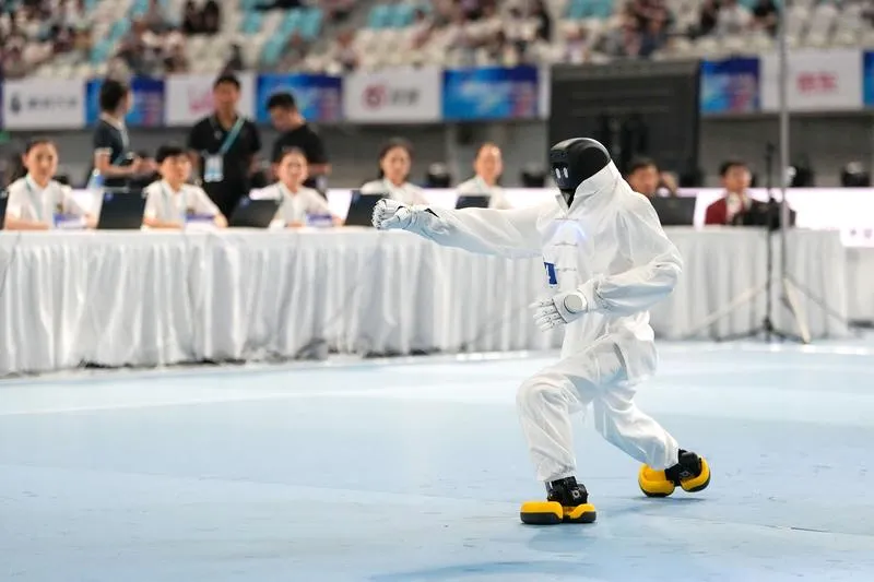 Robotlar Olimpiyatı Pekin'de Futbol, kick boks, garsonluk var