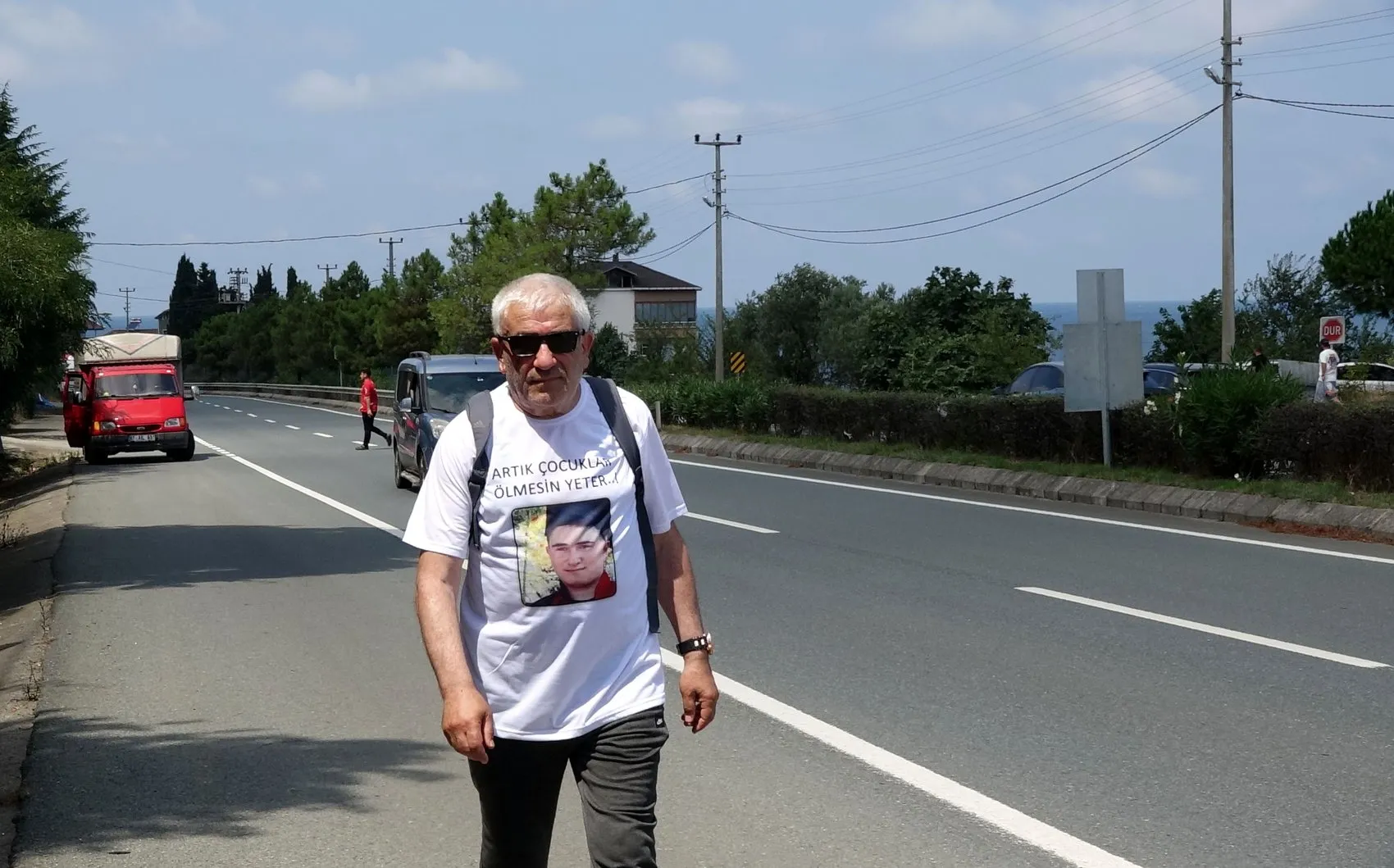 Çocuk ölümlerine dur demek için Trabzon'dan Ankara'ya yürüyor