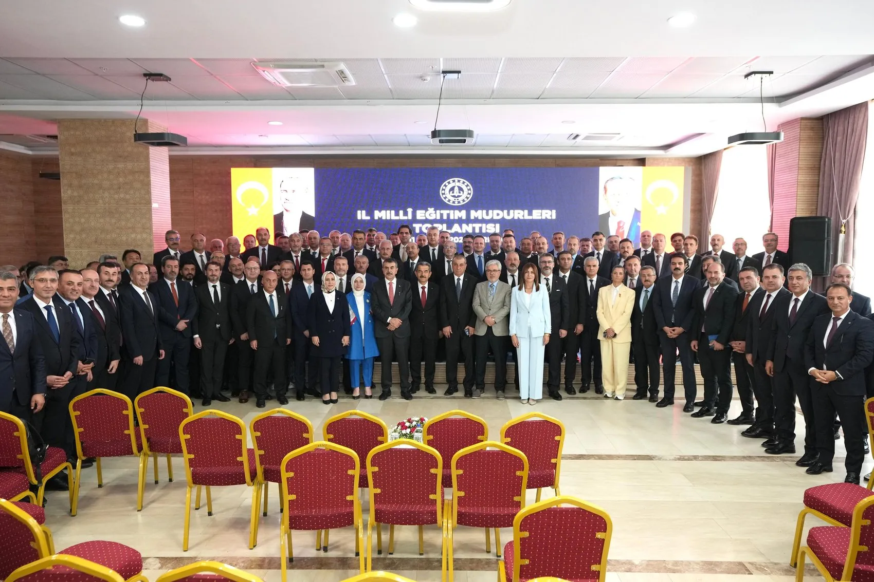 Bakan Tekin Şırnakta eğitim yöneticileriyle yeni dönemi planlıyor