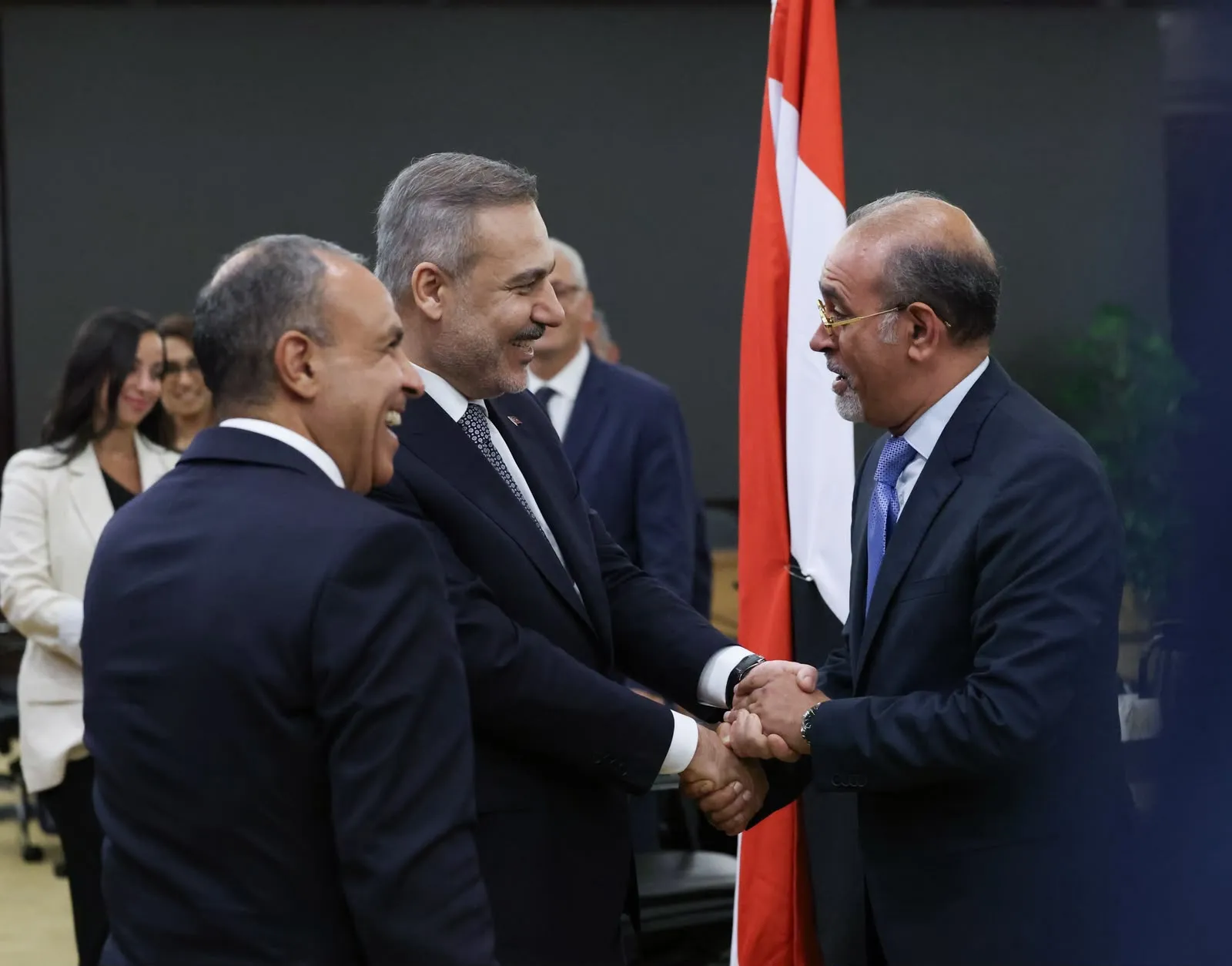 Hakan Fidan Kahire’de Mısırlı mevkidaşıyla masaya oturdu