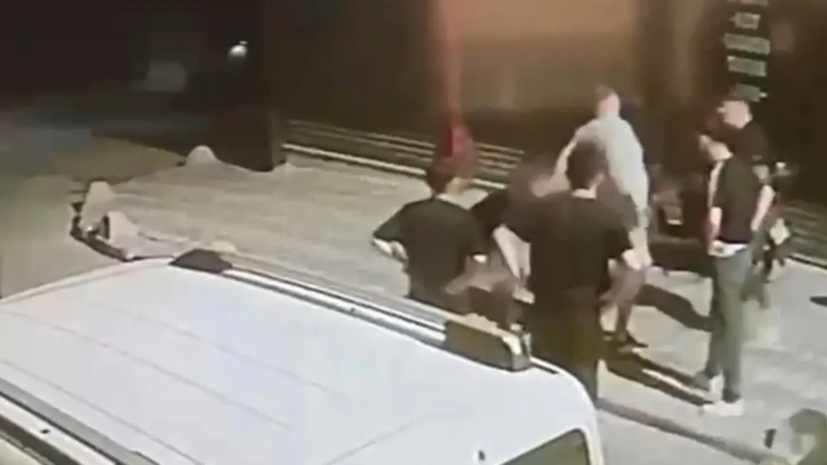 Zeytinburnu'nda sokak ortasında kalleş saldırı kameraya yansıdı