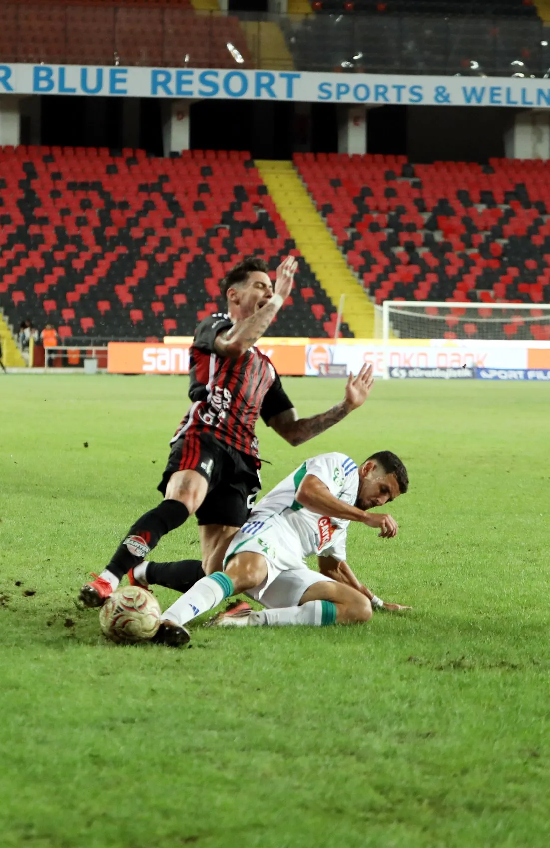 İki golle devreyi kapattı, son dakikada kendi kalesine attı Rizespor Gaziantep'ten 3 puanla döndü